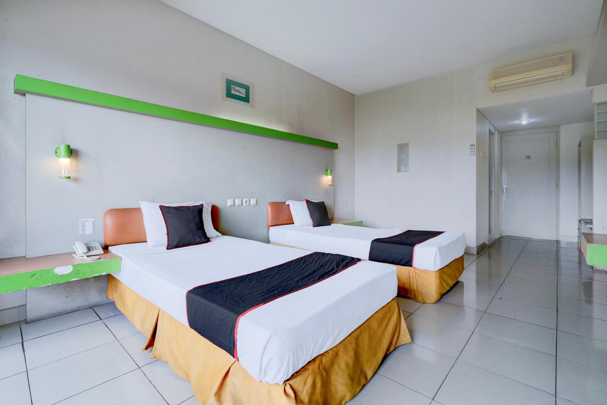 בנדונג Collection O Lembang Near Dusun Bambu Formerly Hotel Bilique מראה חיצוני תמונה