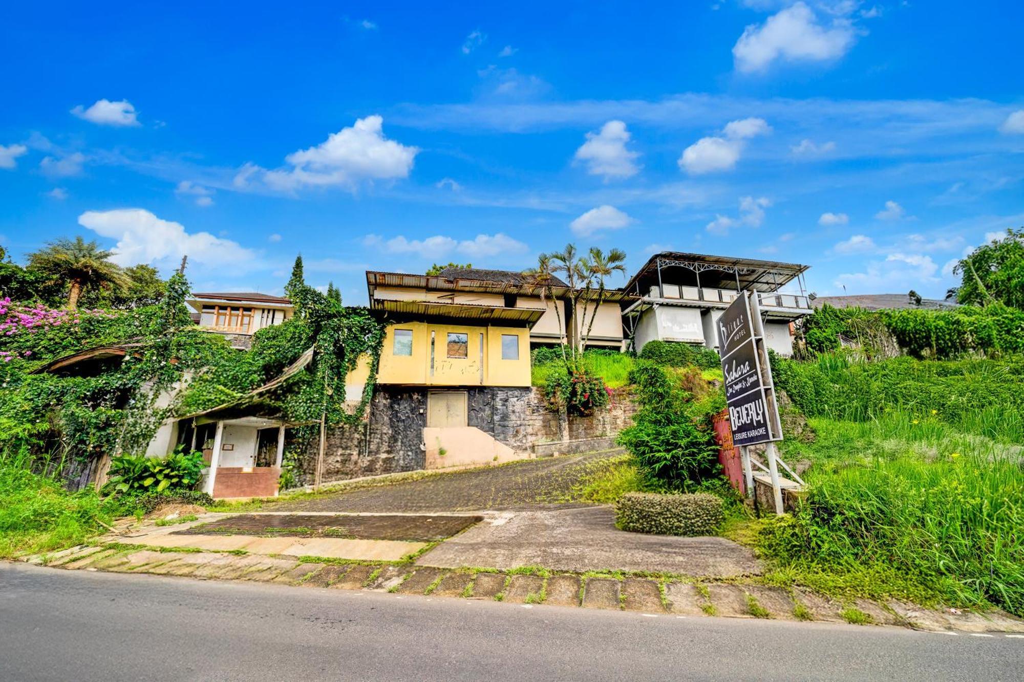 בנדונג Collection O Lembang Near Dusun Bambu Formerly Hotel Bilique מראה חיצוני תמונה